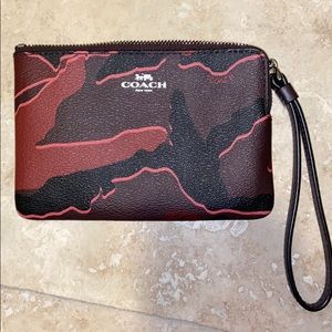 Red camo wristlet